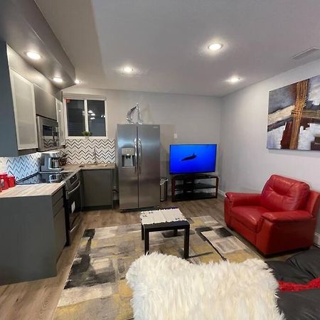 Comfortable And Beautiful Brand-New Suite Bsmt-Two Bedroom, Two Washrooms Calgary Exterior photo