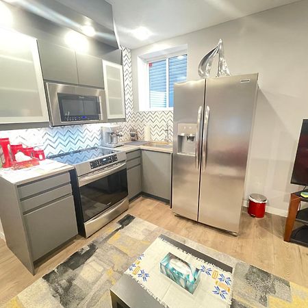 Comfortable And Beautiful Brand-New Suite Bsmt-Two Bedroom, Two Washrooms Calgary Exterior photo