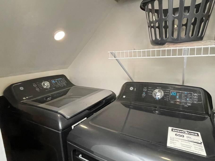 Comfortable And Beautiful Brand-New Suite Bsmt-Two Bedroom, Two Washrooms Calgary Exterior photo