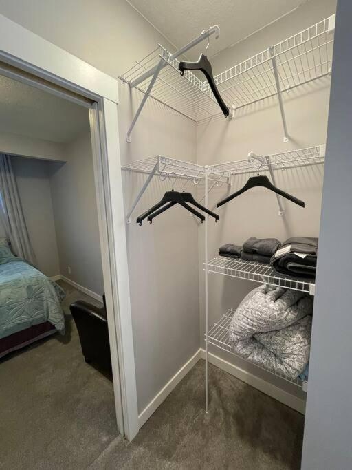 Comfortable And Beautiful Brand-New Suite Bsmt-Two Bedroom, Two Washrooms Calgary Exterior photo