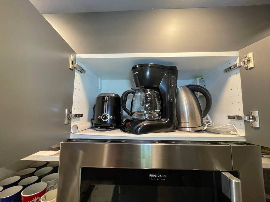 Comfortable And Beautiful Brand-New Suite Bsmt-Two Bedroom, Two Washrooms Calgary Exterior photo