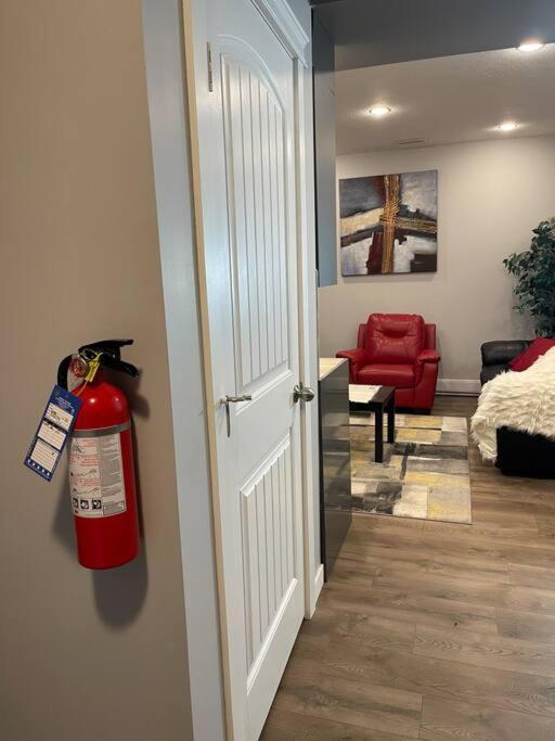 Comfortable And Beautiful Brand-New Suite Bsmt-Two Bedroom, Two Washrooms Calgary Exterior photo
