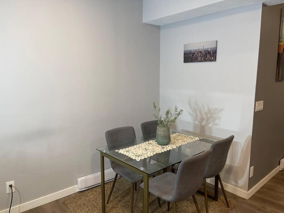 Comfortable And Beautiful Brand-New Suite Bsmt-Two Bedroom, Two Washrooms Calgary Exterior photo