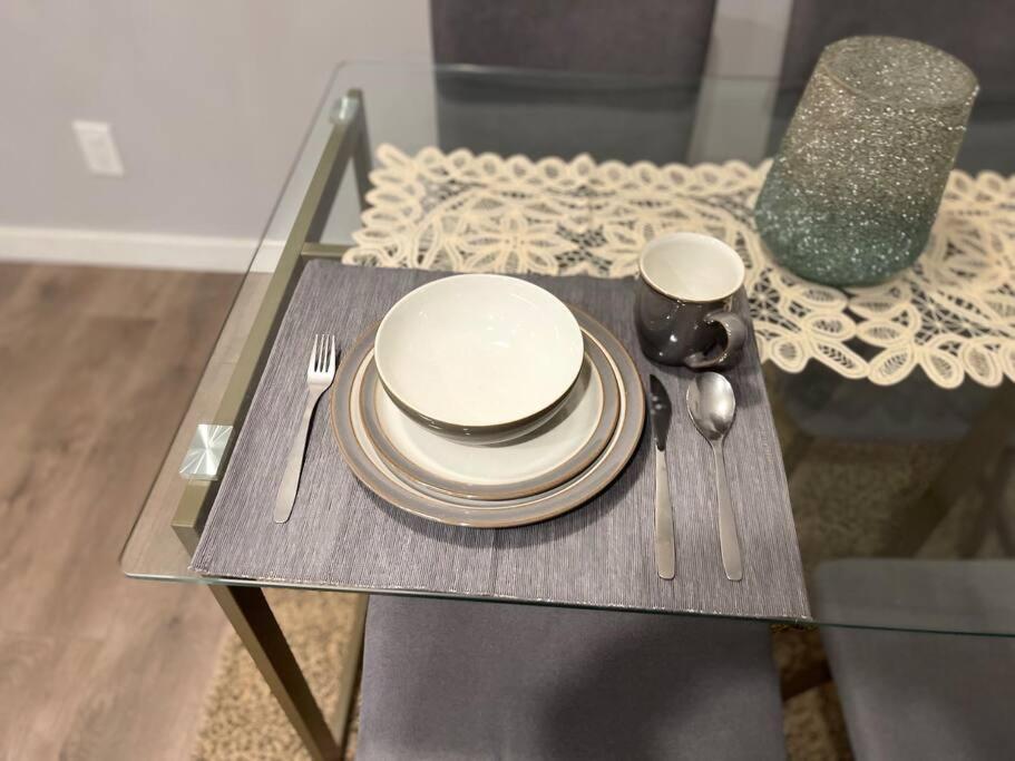 Comfortable And Beautiful Brand-New Suite Bsmt-Two Bedroom, Two Washrooms Calgary Exterior photo