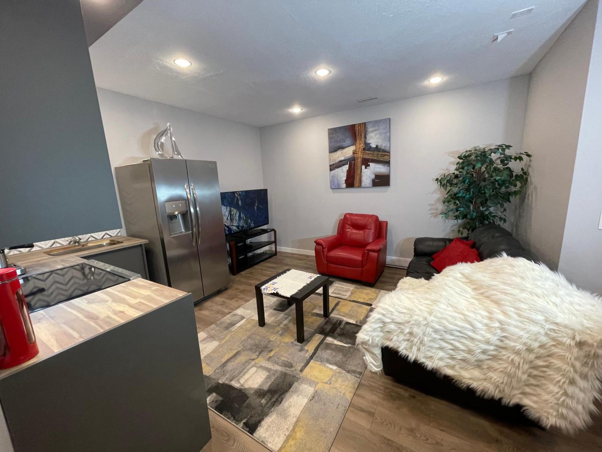 Comfortable And Beautiful Brand-New Suite Bsmt-Two Bedroom, Two Washrooms Calgary Exterior photo