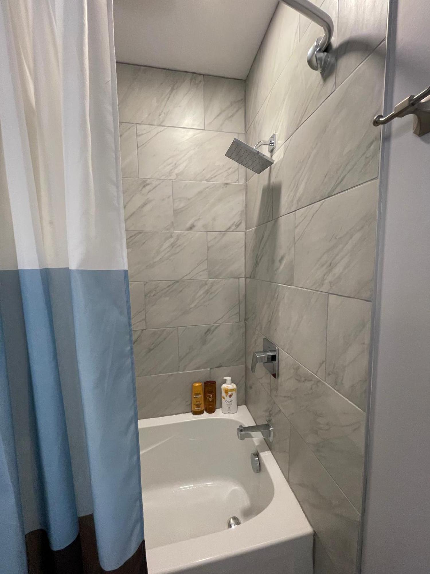 Comfortable And Beautiful Brand-New Suite Bsmt-Two Bedroom, Two Washrooms Calgary Exterior photo
