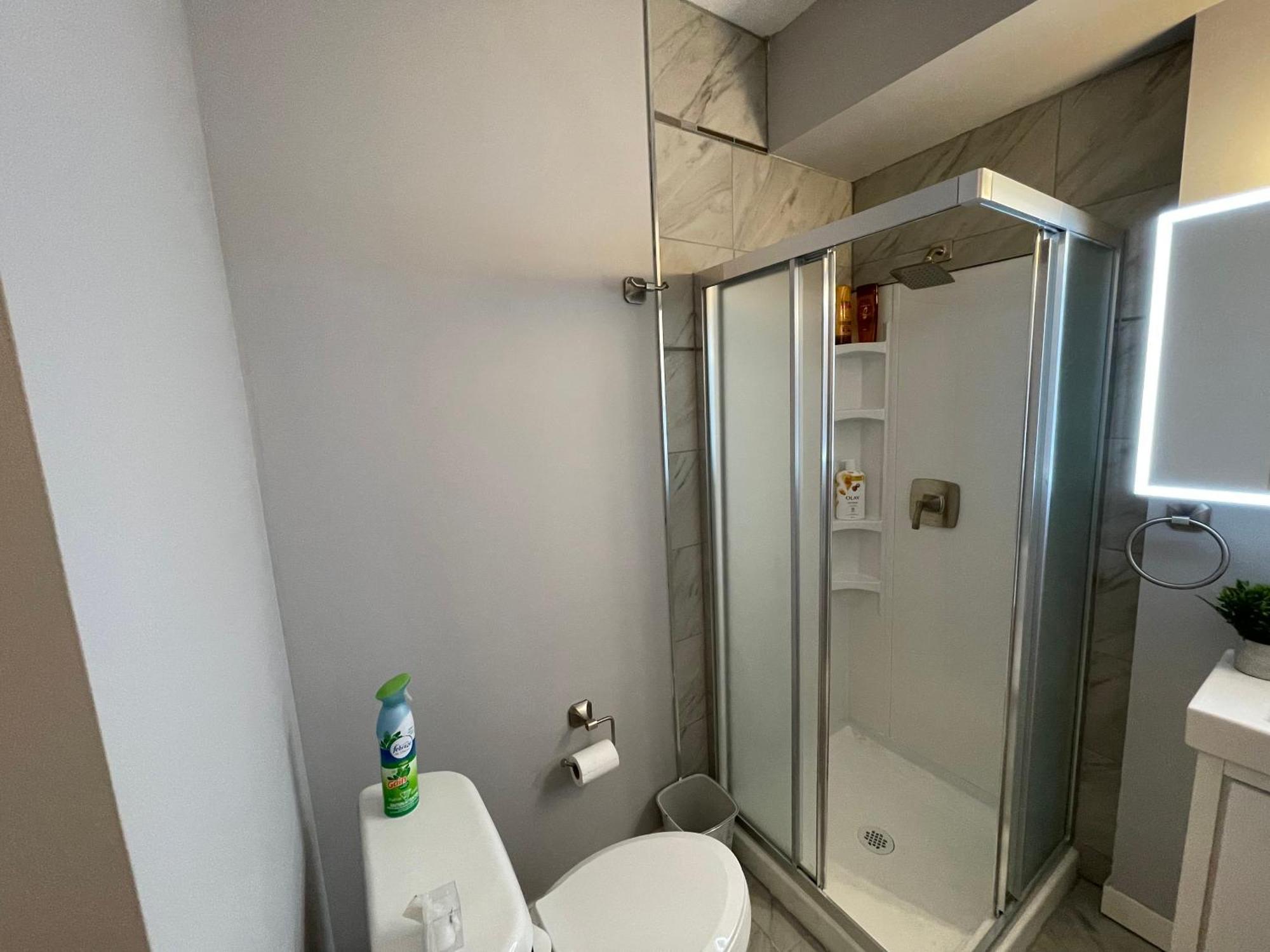 Comfortable And Beautiful Brand-New Suite Bsmt-Two Bedroom, Two Washrooms Calgary Exterior photo